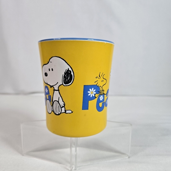 Peanuts Snoopy Coffee Mug "Peace" 4" Tall X 3.5" Wide Yellow 12 Ounces - Picture 6 of 11